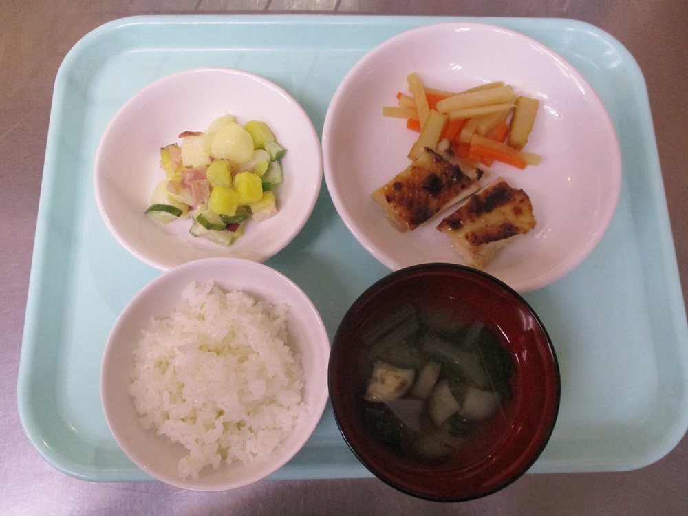 給食と補食を更新しました。