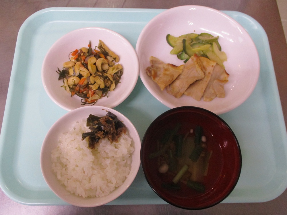 給食と補食を更新しました。